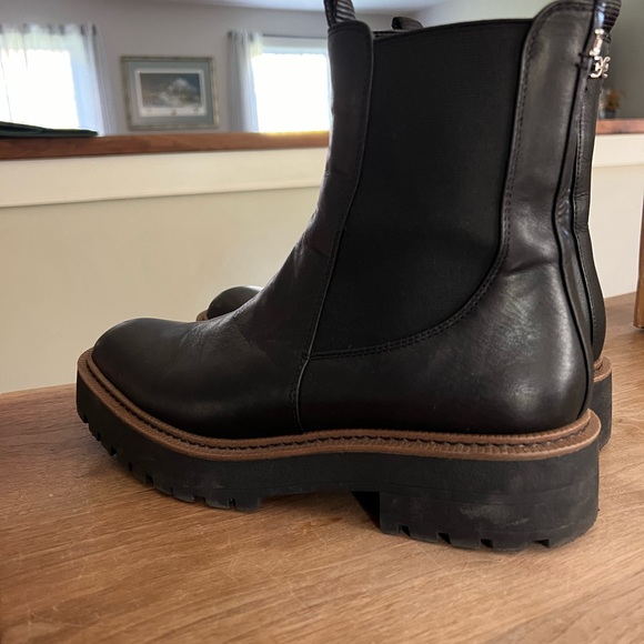 Sam Edelman Chelsea Boot - Picture 4 of 14